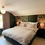 Sjarmerende, Rolig Sted I Skogen Med Tre Minutters Gange Fra Bade & Fiskevannet, Nisser Holiday home