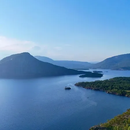 Sjarmerende, Pa Rolig Sted I Vradal Med Tre Minutters Gange Fra Bade & Fiskevannet, Nisser Сasa de vacaciones